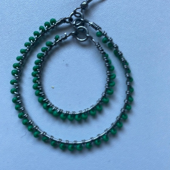 Green beaded hoop earrings - Picture 2 of 3